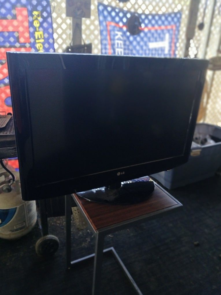 Lg Flat Screen TV