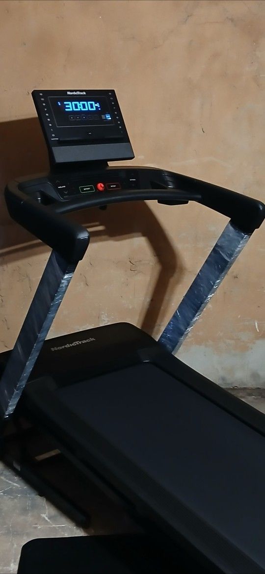 New 2025 NordicTrack T Series 8 Smart Treadmill With 7" LCD Display &10,000 smart workouts