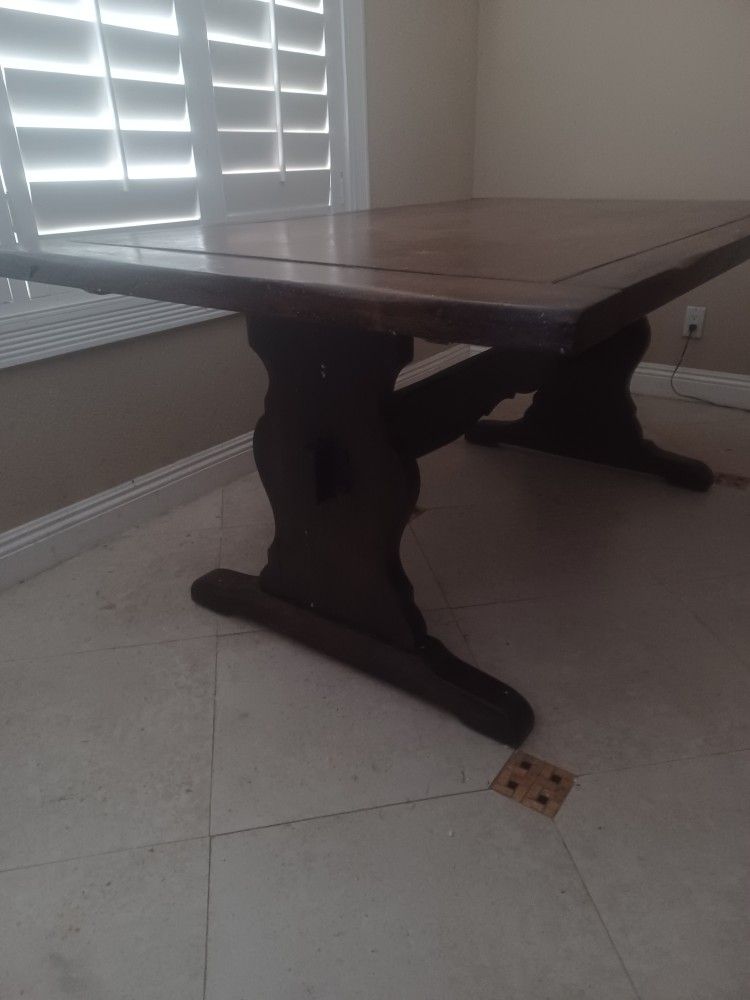 Solid Wood Dining Table Good Condition 