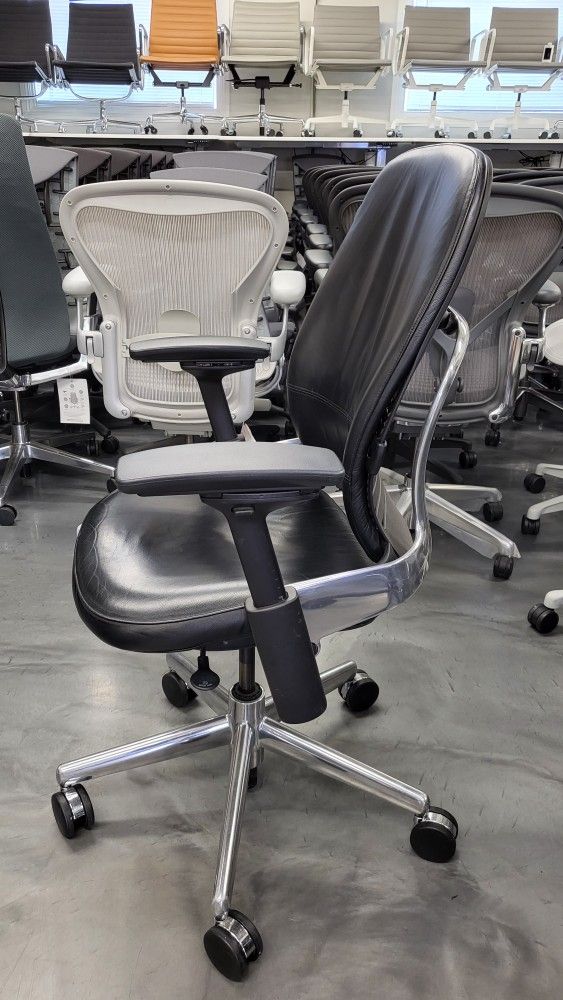 Lightly Used Steelcase Leap V2 Chair