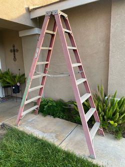 Selling a cuprum 8 ft “”double step””  ladder still in good condition