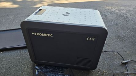 Dometic CFX3 45 (Portable Electric Cooler/ Fridge/ Freezer)