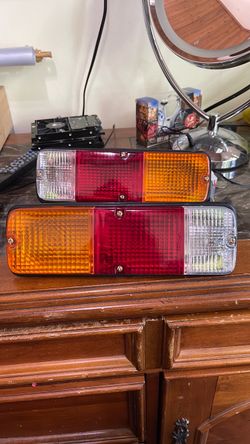 Fj40 Toyota land cruiser rear lights