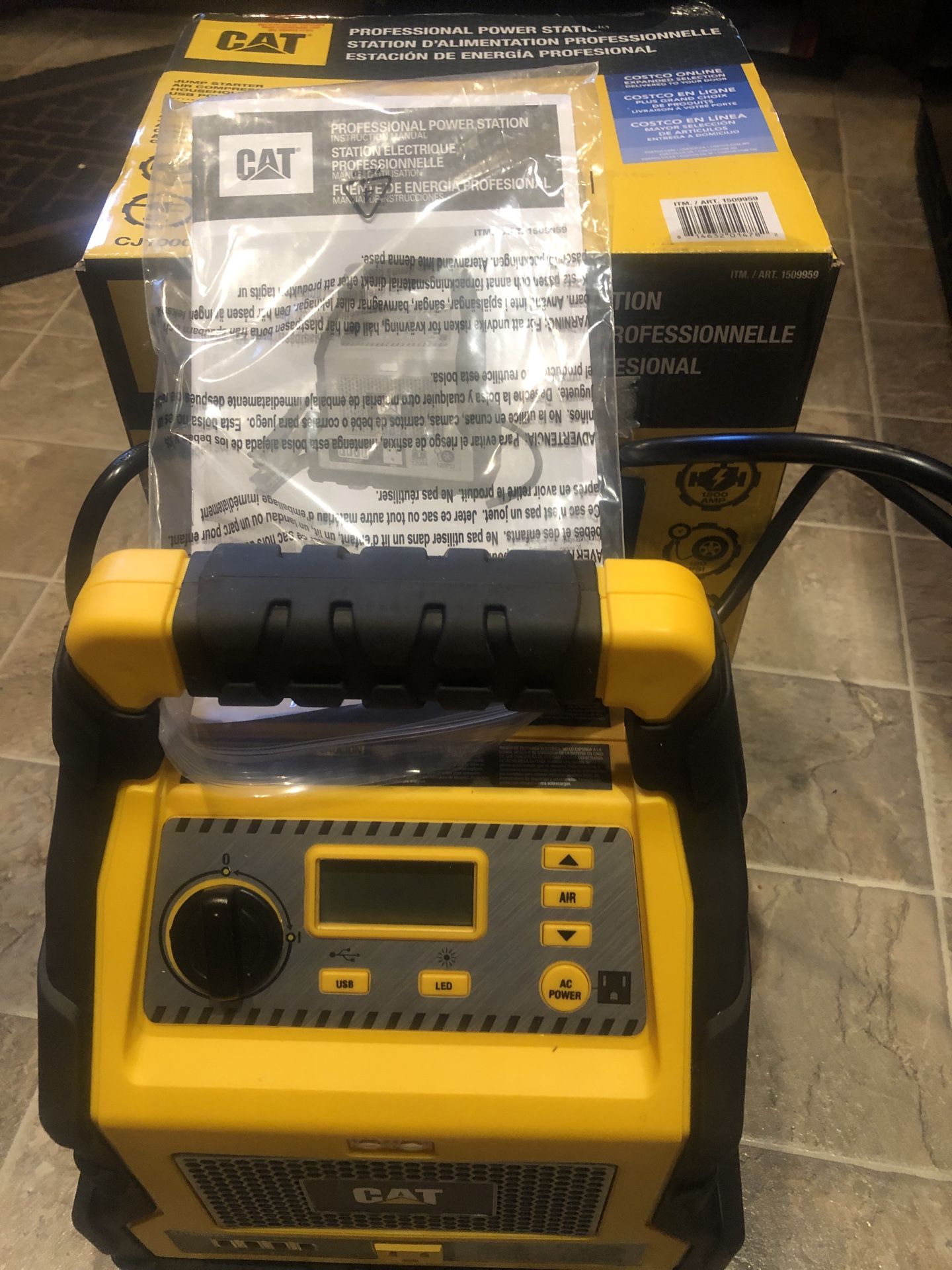 CAT Power Station 1200 Peak Amp 4USB 120v Fathers Day Battery Booster Air Pump