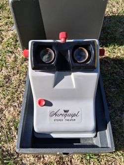 Airequipt Stereo Theater WILL WORK */ WITH CASE - Classic Vintage Not Tested...asking $50.00