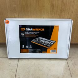GEAR WRENCH GWMSSKT12MM 67 PIECE METRIC STANDARD & DEEP SOCKET SET IN FOAM TRAY .