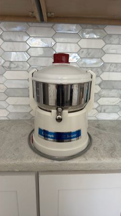 Olympic fruit and vegetable juicer