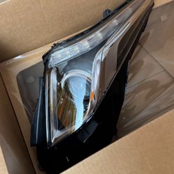 Cadillac CTS Headlight 