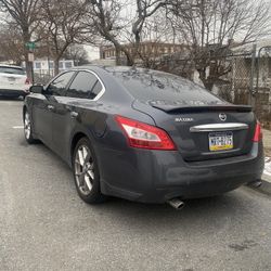 Nissan Maxima 