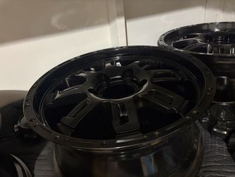 Set of 4 Tundra T-force 20” wheels