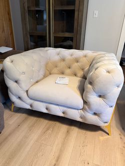 Velvet Tufted Accent Chair - New