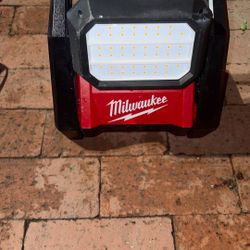 Milwaukee Dual Flood Light (Portable)