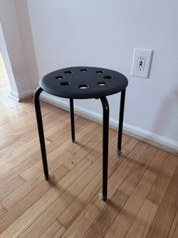 Classic stool