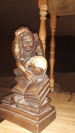 Darwin statue
