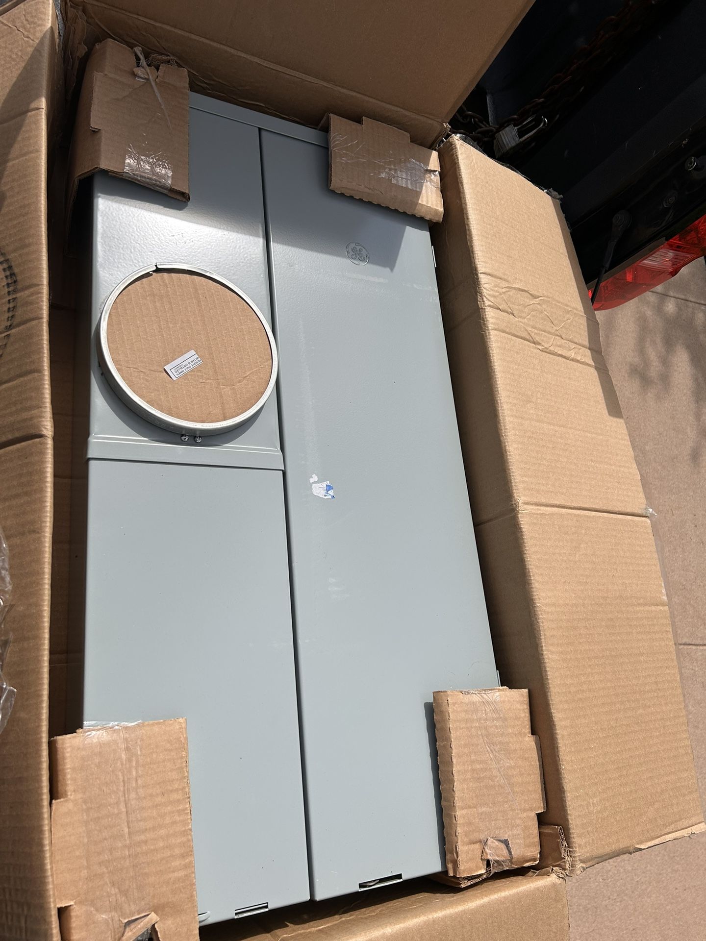 New 200 Amp 8-Space 16-Circuit Electrical Fuse Box