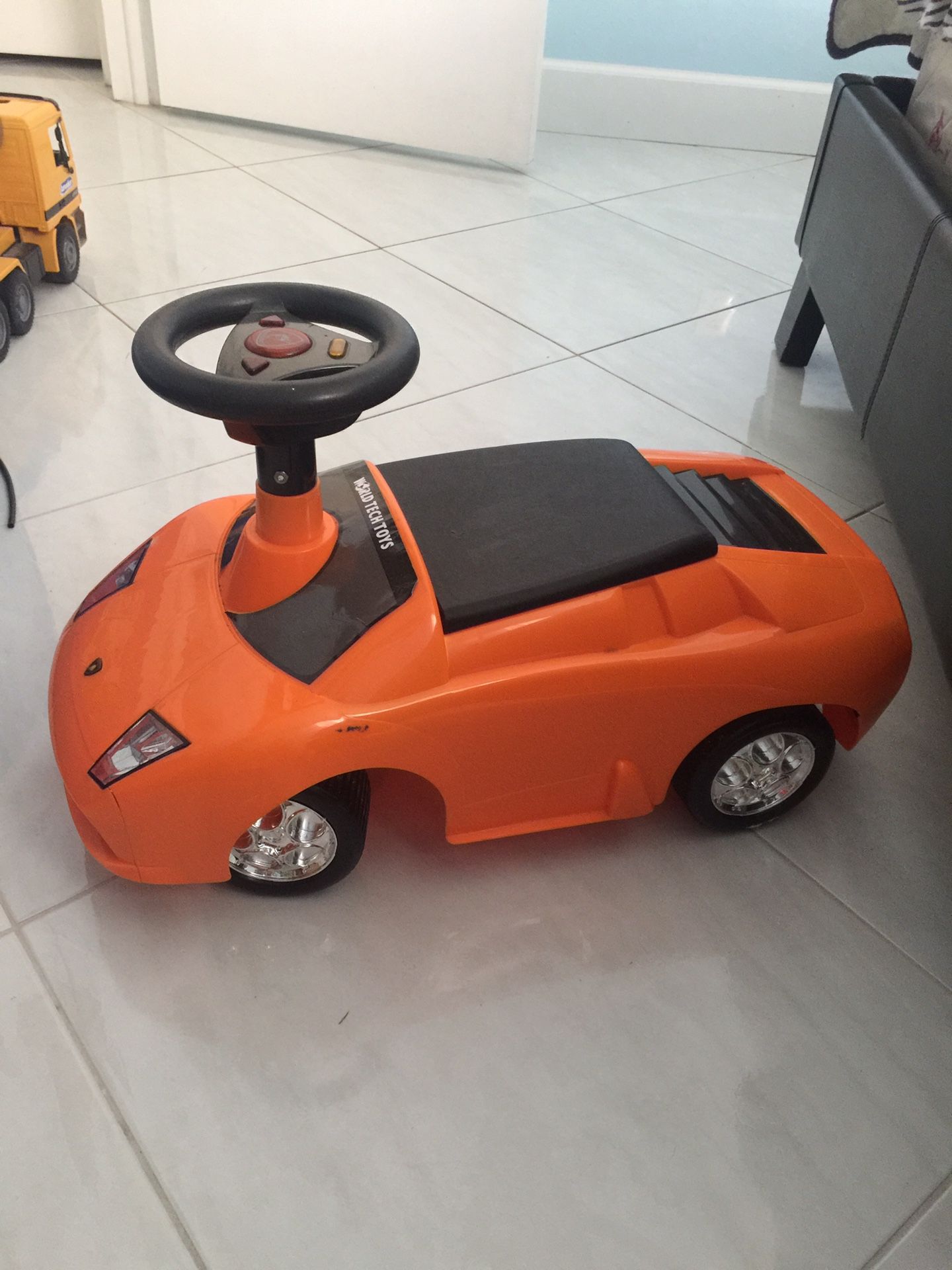 Kids ride-on car toy