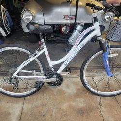 Schwinn Trailway Aluminum Hybrid Bike
Ladys 26 inch
Still brand new