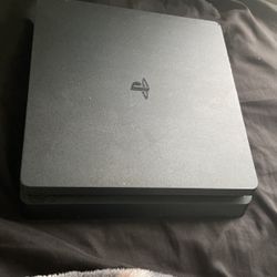 PS4 Slim 