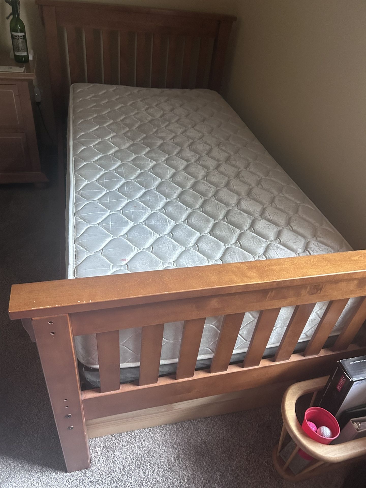 Free Twin Bed, Mattresses/Boxsprings