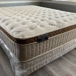 Queen Organic Cloud Edition Europillow Top 12inch Mattress!!