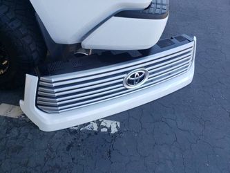2017 Toyota tundra grill