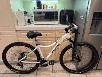 TREK SKYE S ALUMINUM MOUNTAIN BICYCLE -LIKE NEW-