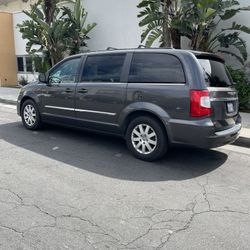 2015 Chrysler Town And Country 