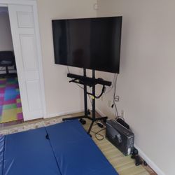 TCL 4K Roku TV With Stand Mint Condition 