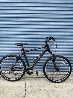 Trek 3 series  Hybrid/ commuter bike