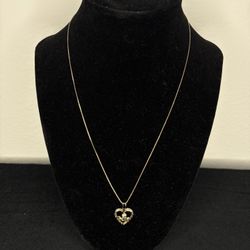 Box necklace w rose pendant