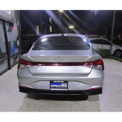 2022 Hyundai Elantra SEL Sedan 4D 