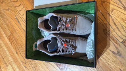4 pairs of sneakers