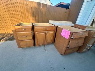 Free kitchen cabinets/drawers