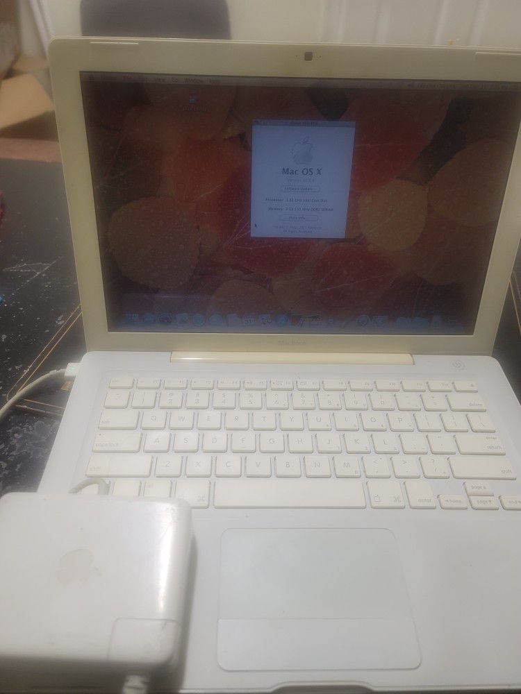 Vintage MacBook pro 2ghz 2GB RAM 50GB HDD comes with snow leopard OSX and Office