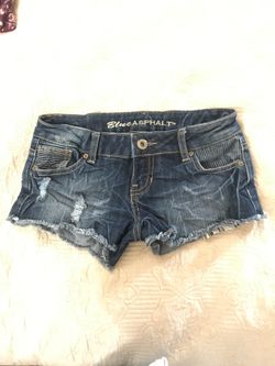 Women’s jean shorts size: 1