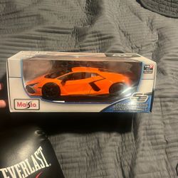 Maisto Special Edition 1:18 Scale Lamborghini Revuelto