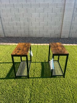Set of 2 side tables/end tables