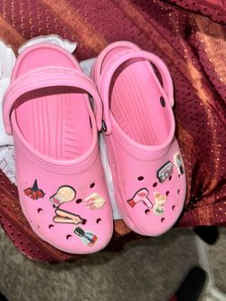 Pink WOMEN Crocs Slides Size 8 USED TEXT NOW PICK UP 