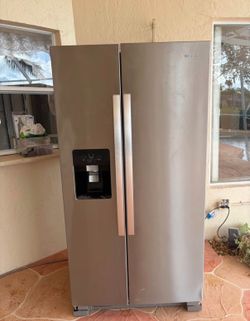 Whirlpool Stainless Steel Side-by-Side Refrigerator + FILTER !