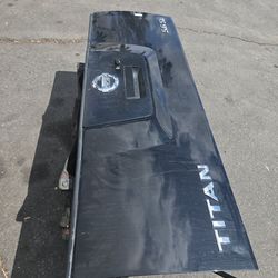 Tailgate nissan titan 2012 available