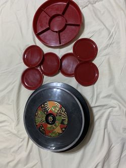 Lazy Susan Server comes with 6 serving plates.