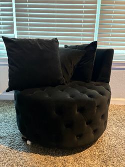 Black Velvet Tufted Round Accent Chair