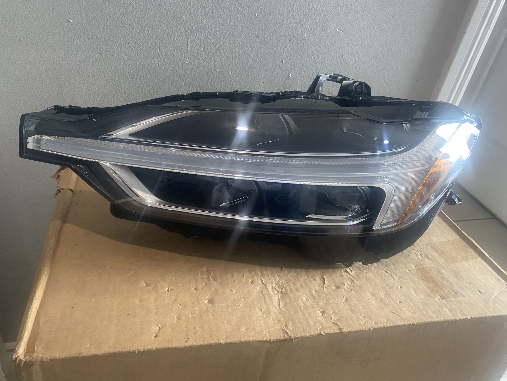 2018-2022 Volvo XC60 Left Headlight