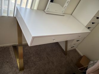 Impressions Vanity Desk