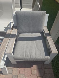 2 Patio aluminum chairs