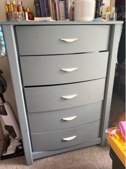 Free dresser — tossing at end of day 7/20