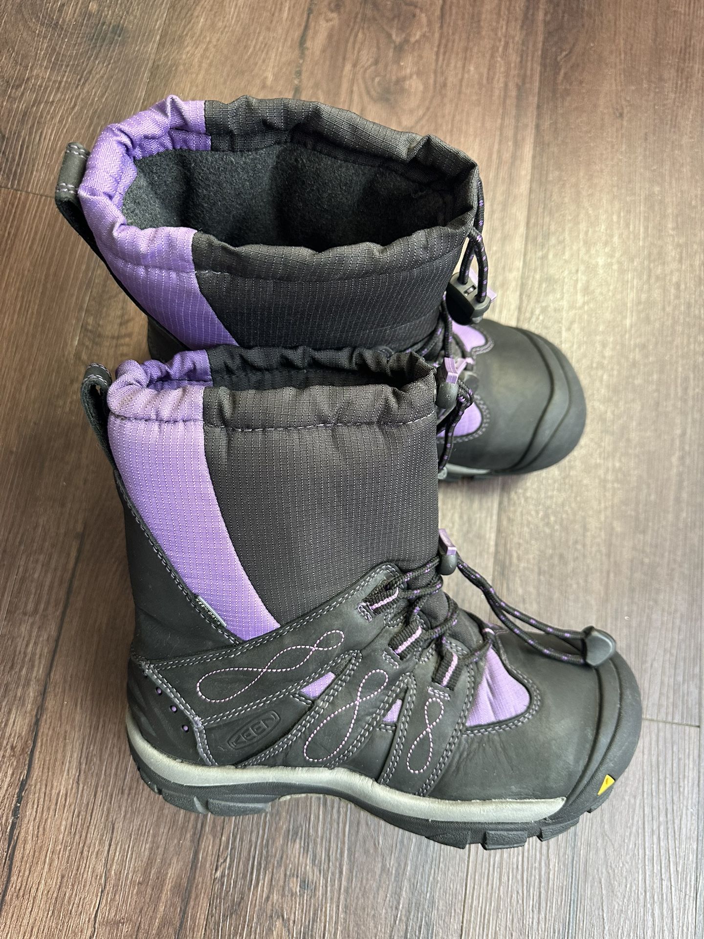 Woman’s Snowboots,Keen, Size 9