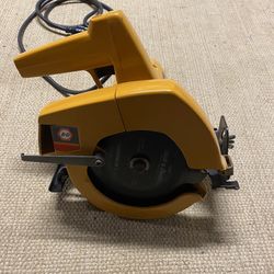 Vintage Black & Decker 7 1/4” Corded Circular Saw