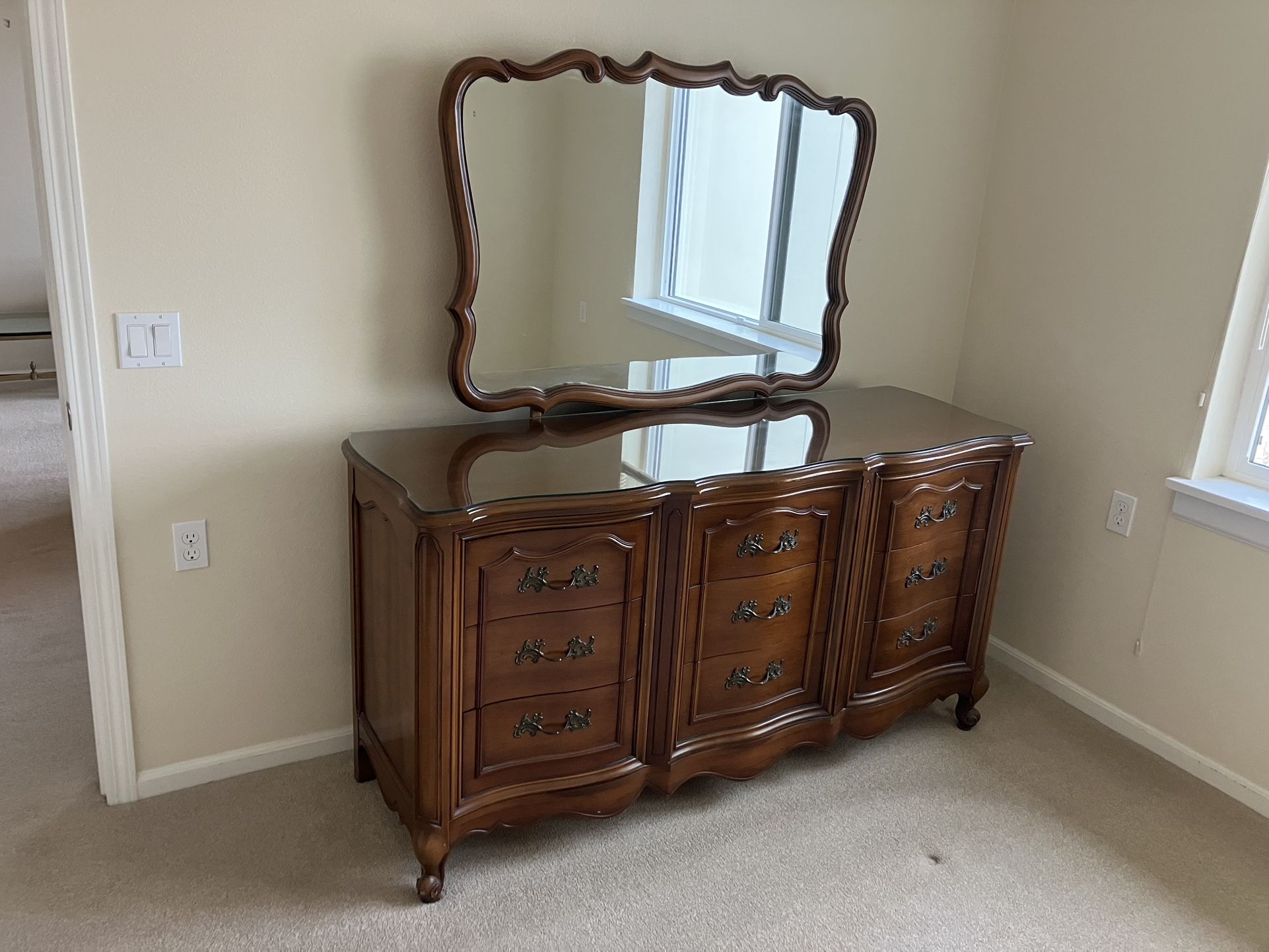 BEAUTIFUL French Provincial Dresser! SOLID WOOD!