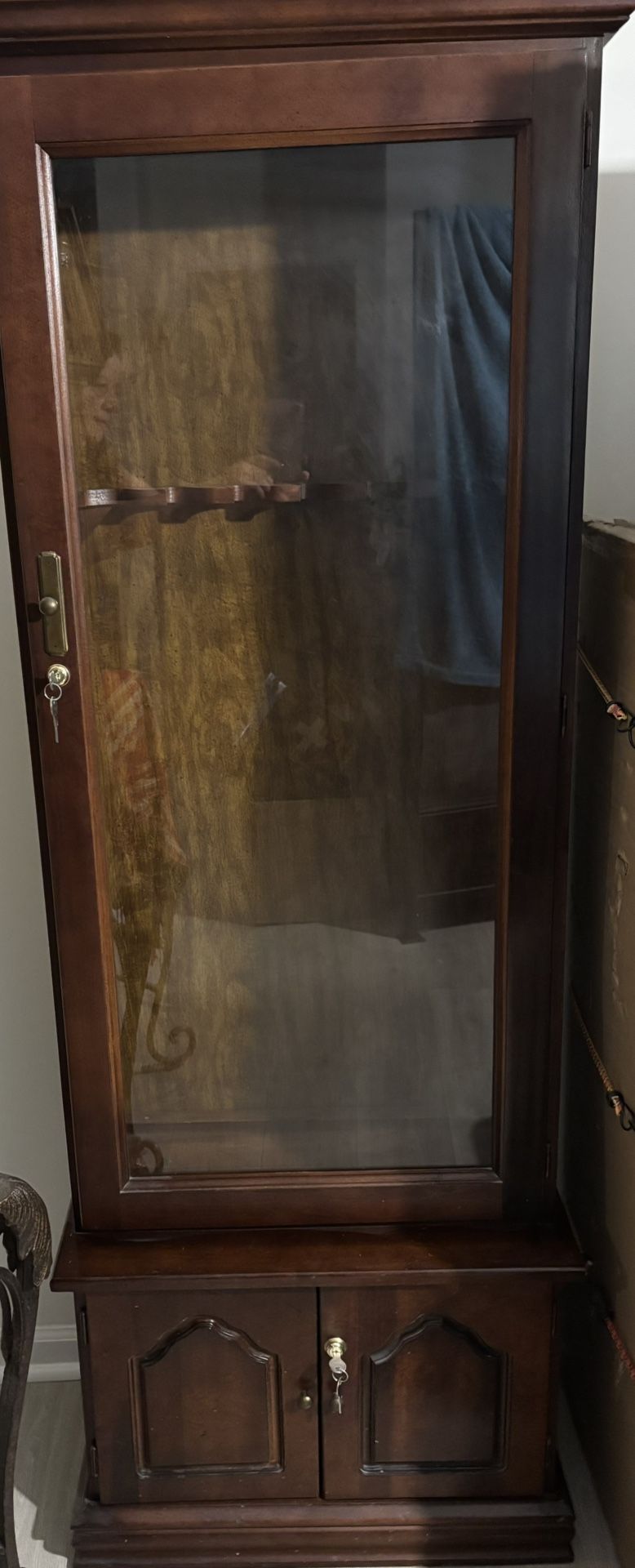 Classic Wood Locking Rifle Cabinet
